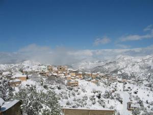 Vue sur le village de Taourirt Tamelalt sous la neige (Wilaya de Sétif)