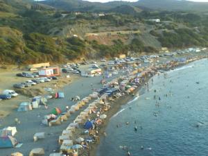 صورة شاملة للشاطئ الحزرق 1