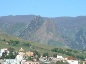 Vue sur la cité de bida et la montagne avoisinante (Commune de Serdj el Ghoul)