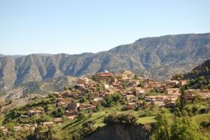 Vue sur le village montagneux de Thizi Majbar