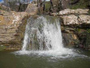Chute d'eau près du village de Tachouda