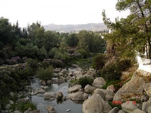Une Rivière traversant les abords de la ville de Hammam Guergour