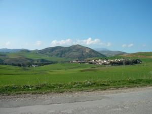 La verdure entourant la ville de Beni Aziz