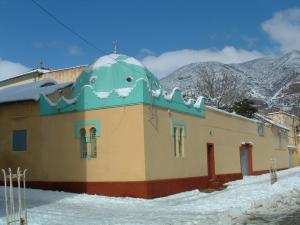 ضريح سيدي بلقاسم تحت الثلوج