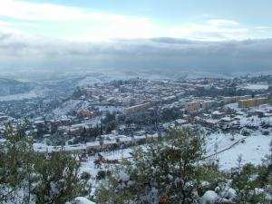 منظر شامل لمدينة مليانة تحت الثلوج