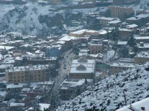 منظر شامل لمدينة مليانة تحت الثلوج 1