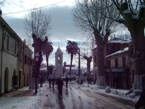 وسط مدينة مليانة تحت الثلوج