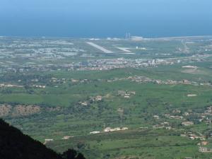 Vue sur la Piste d'Atterrissage de l'Aéroport de Taher (Wilaya de Jijel)