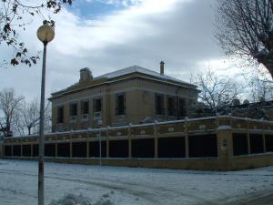 دائرة مليانة تحت الثلوج