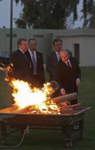 Russian President Vladimir Putin (R), presidential aide Sergei Prikhodko