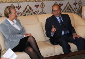Algerian Interior Minister Noureddine Yazid Zerhouni (R) meets with