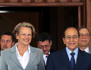 Algerian Interior Minister Noureddine Yazid Zerhouni (R) escorts his