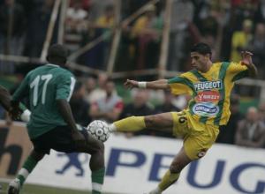 Mohamed Derag of Algeria's JS Kabylie (R) fights for