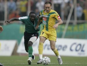 Karmiro Daouda of Cameroon's Coton Sport (L) fights for