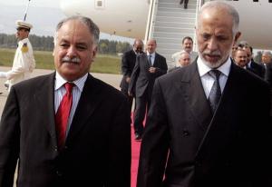 Algerian Prime Minister Abdelazziz Belkhadem (R) escorts his Libyan
