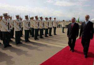 Algerian Prime Minister Abdelazziz Belkhadem (R) reviews an honor