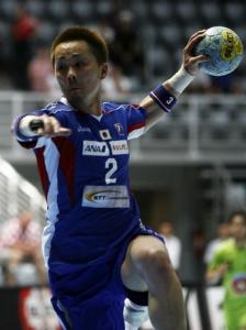 Kenji Toyoda of Japan shoots to score against Algeria