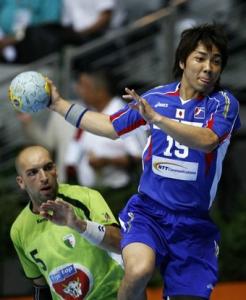 Masakatsu Izuma (R) of Japan shoots in front of