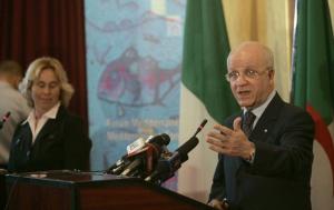 Algeria's Foreign Minister Mourad Medelci (R) and Italy's Secretary