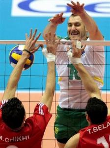 Brett Aldeman (18) of Austrarlia pushes the ball against