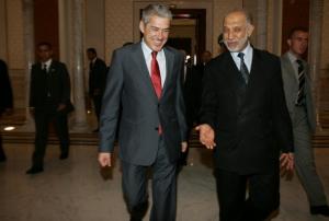 Algeria's Prime Minister Abdelaziz Belkhadem (R) escorts his Portugese