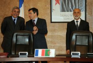 French Prime Minister Francois Fillon (C), his Algerian counterpart
