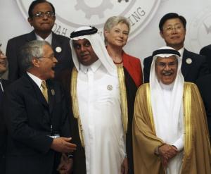 Algeria's Oil Minister Chakib Khelil (L), Qatar's Oil Minister