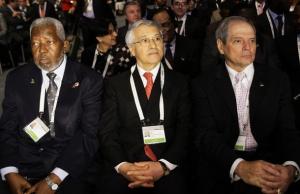 Angola's Minister of Petroleum Desiderio Costa (L), Algeria's Minister