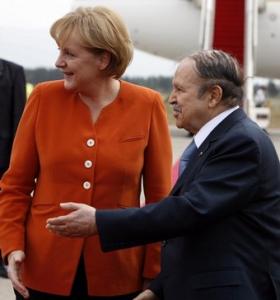 Algeria's President Abdelaziz Bouteflika (R) welcomes German Chancellor Angela