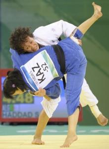 Algeria Soraya Hadad (top) and Kazakhstan Sholpan Kaliyeva compete