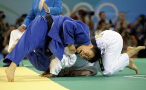 China Yan Xu (top) and Algeria Lila Latrous compete