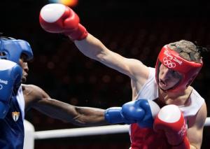 Cuba's Yordenis Ugas (L) fights against Algeria's Hamza Kramou