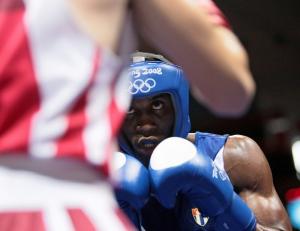 Cuba's Yordenis Ugas (R) fights against Algeria's Hamza Kramou