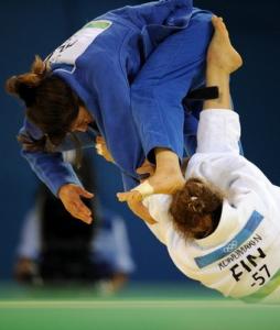 Algeria Lila Latrous (top) and Finland Nina Koivumaki compete