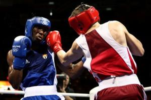 BEIJING - AUGUST 11:  Yordenis Ugas (blue) of