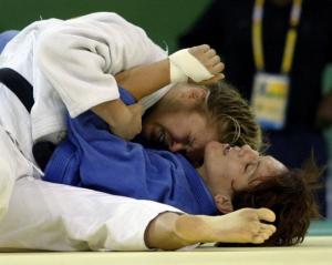 Ronda Rousey of the U.S. (white) fights with Rachida