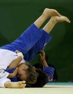 Ronda Rousey of the U.S. (white) fights with Rachida
