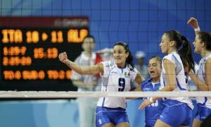 Manuela Secolo (C) of Italy celebrates a point with