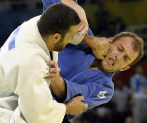 Georgia's Irakli Tsirekidze (R) and Algeria's Amar Benikhlef compete