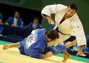 Georgia's Irakli Tsirekidze (L) and Algeria's Amar Benikhlef compete