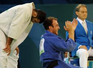Georgia's Irakli Tsirekidze (R) celebrates after winning the gold