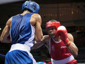 Ireland's Darren Sutherland (R) fights against Algeria's Nabil Kassel