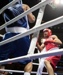 Ireland's Darren Sutherland (R) fights against Algeria's Nabil Kassel