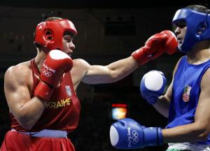 Vyacheslav Glazkov (L) of Ukraine fights Newfel Ouatah of