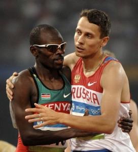 Russia's Yuriy Borzakovskiy (R) embraces Kenya's Wilfred Bungei (L)