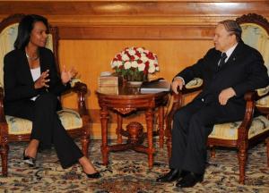 US Secretary of State Condoleezza Rice (L) meets with