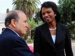 Algerian President Abdelaziz Bouteflika (L) receives US Secretary of