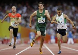 South Africa's Fanie van der Merwe (C) leads to