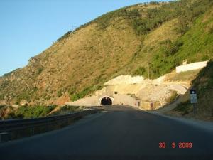Tunnel menant à l'entrée Ouest de Ziama Mansouria