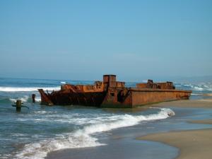 Épave d'un bateau sur la côte de Jijel